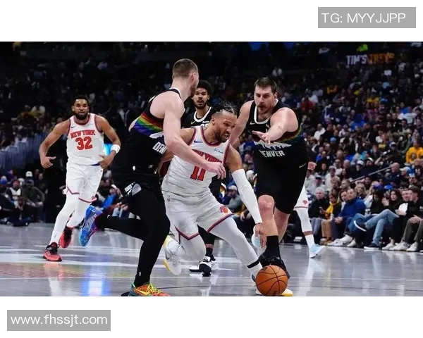 掘金与尼克斯激烈对抗赛场群殴引发球迷热议与争论